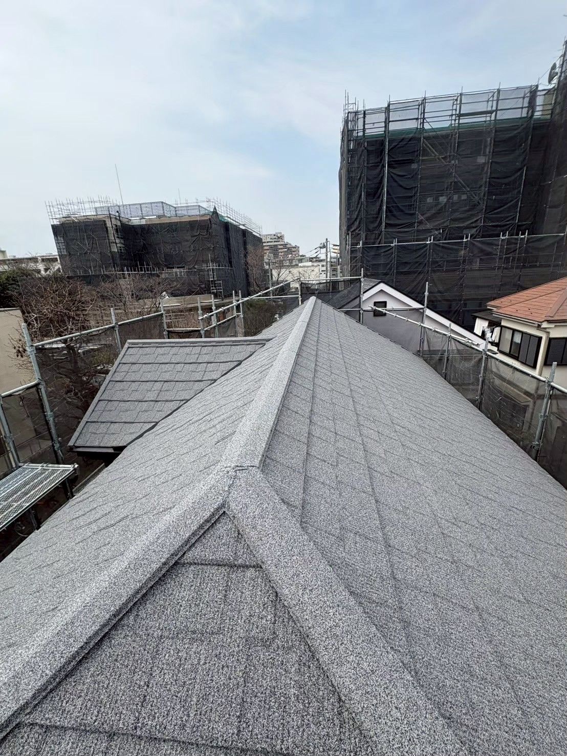 狭山市にて雨漏り対策の屋根カバー工法〈セネター〉の施工後写真