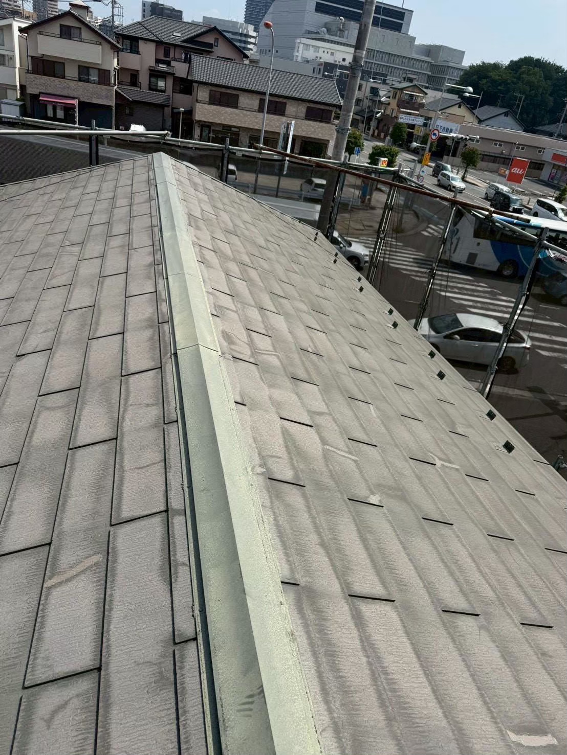 狭山市にて雨漏り予防の屋根カバー工事〈スーパーガルテクト〉の施工前写真
